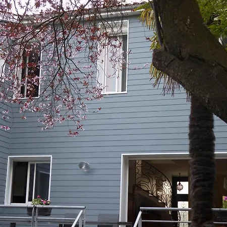 Bed & Breakfast La Maison Bastide Bordeaux