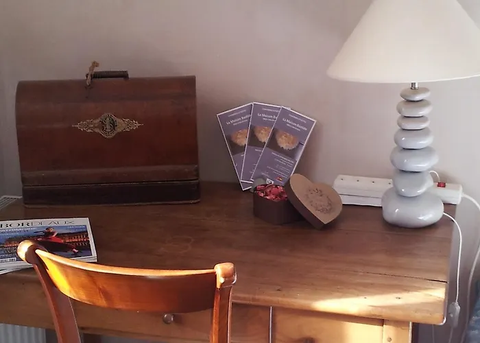 לינה וארוחת בוקר La Maison Bastide בורדו