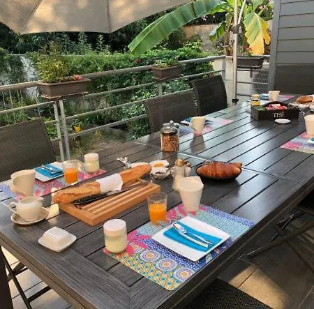 לינה וארוחת בוקר La Maison Bastide בורדו